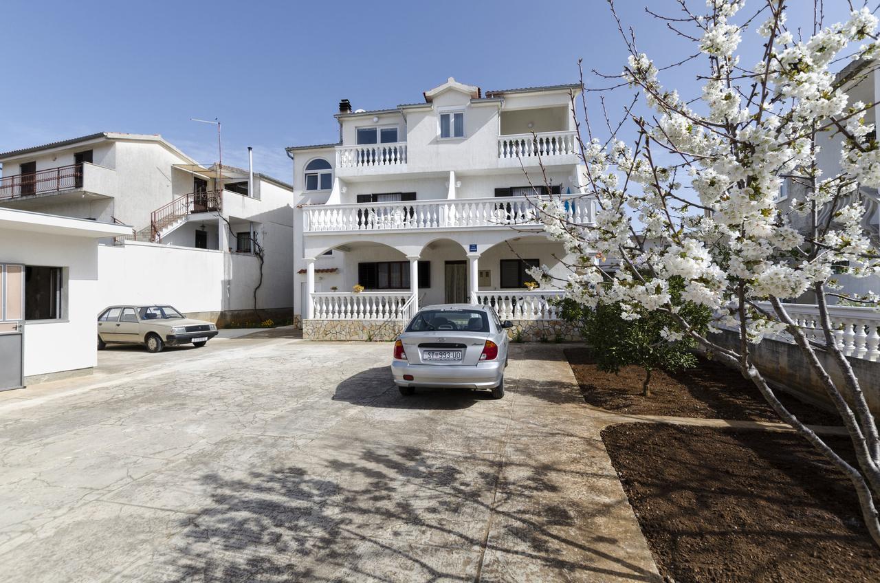 Apartments Mime Pirovac Exterior photo